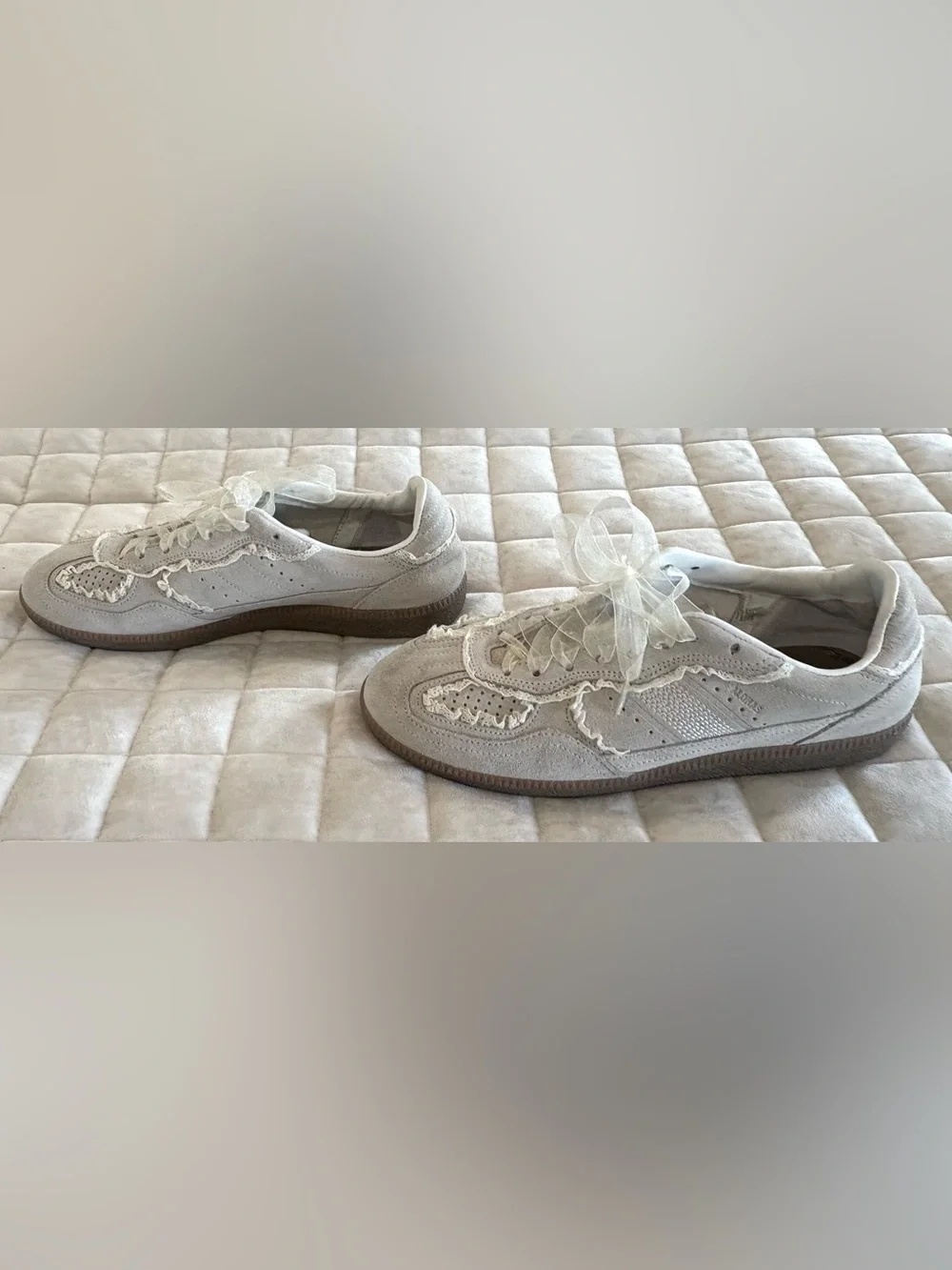 ALOHAS Tb.490 Crochet Trim Sneakers Cream Suede Size 8.5 Never Worn No Box